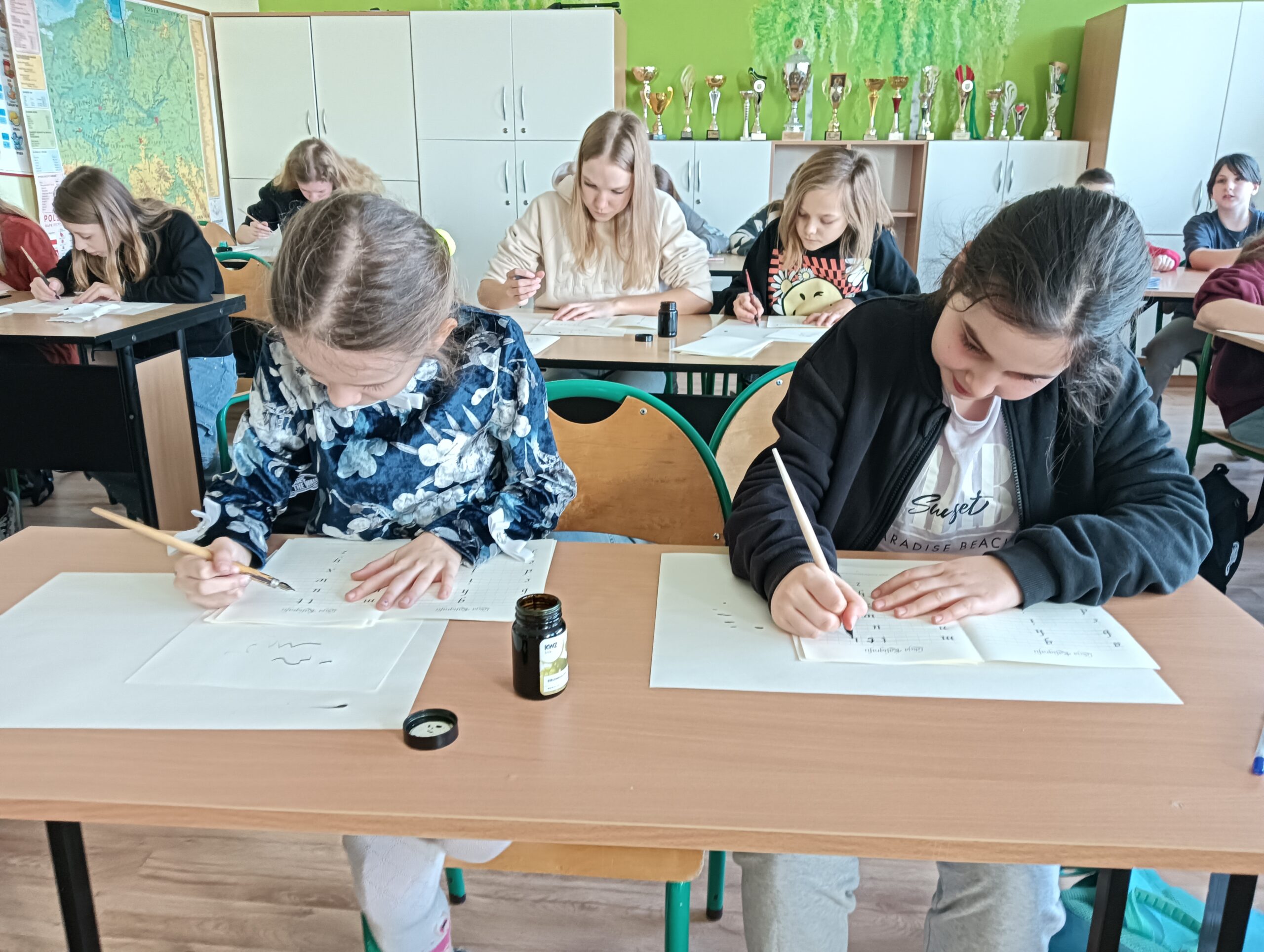 Przygotowania do konkursu kaligraficznego